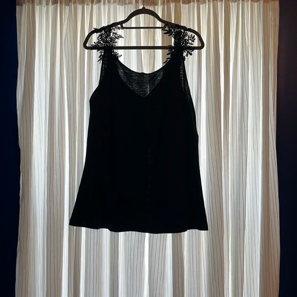 Black tank top with lace shoulders - Picture 1 of 4
